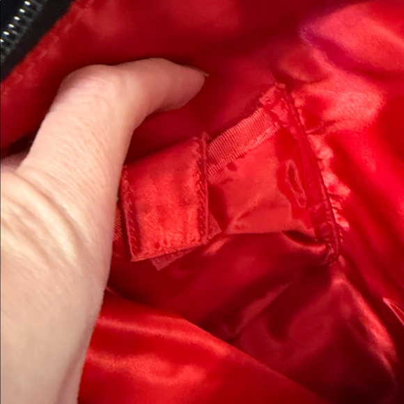 Nike Black gym tote bag. Expandable sides black with red swoosh - Picture 7 of 10